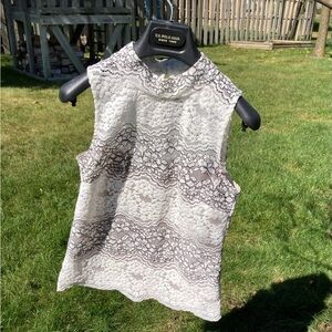 Sz 0 White House Black Market sleeveless shirt